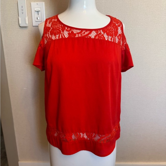 Bebe Red Cut Out Short Sleeve Blouse - Picture 4 of 5